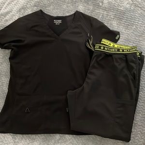 Med Couture Activate Scrub Set